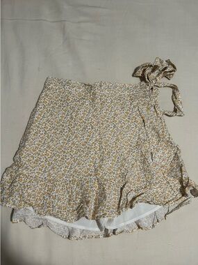 Hollister Floral Tie-Waist Ruffle Mini Skirt in Yellow White